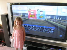 Yep, you guessed it -- JoJo smoked daddy at Wii Bowling!