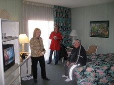 We arrived last night, and headed over first thing to Mom & Mike's place in the Tropicana!