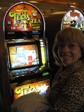 After brunch, we stopped and watched Marty play one of her favorite slots -- Texas Tea!
